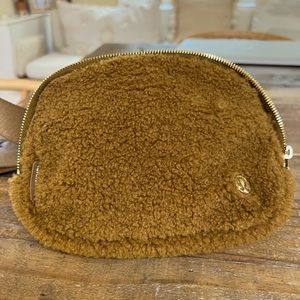 Lululemon Everywhere Belt Bag